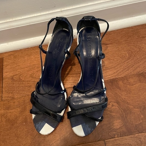 Shoes - Burberry sandals size 37